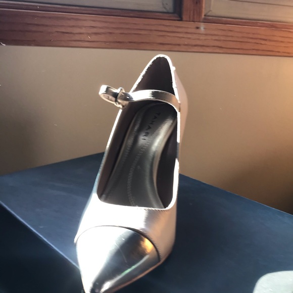 Tahari Blush colored heels - Picture 4 of 8